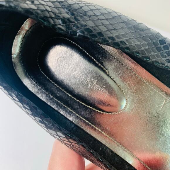 Calvin Klein Size 10 Women's Flat Shoes Black Leather Snakeskin Stone Stud - Picture 6 of 6